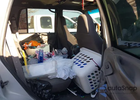 2002 Ford Expedition Xlt z USA, uszkodzony, nr VIN 1FMRU15L42LA43872